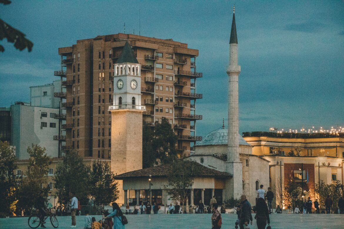 Τίρανα: Ταξιδιωτικός Οδηγός | Τι να κάνετε | Αξιοθέατα